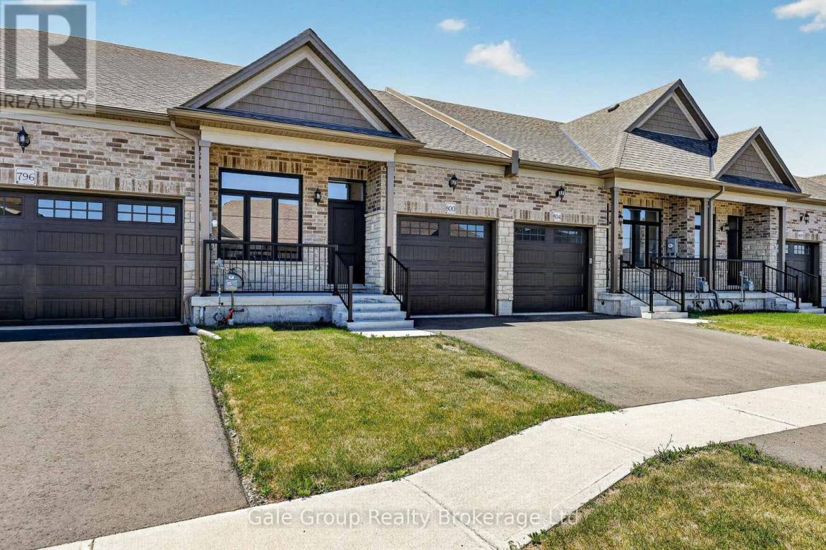 808 Garden Court Crescent, Front Exterior